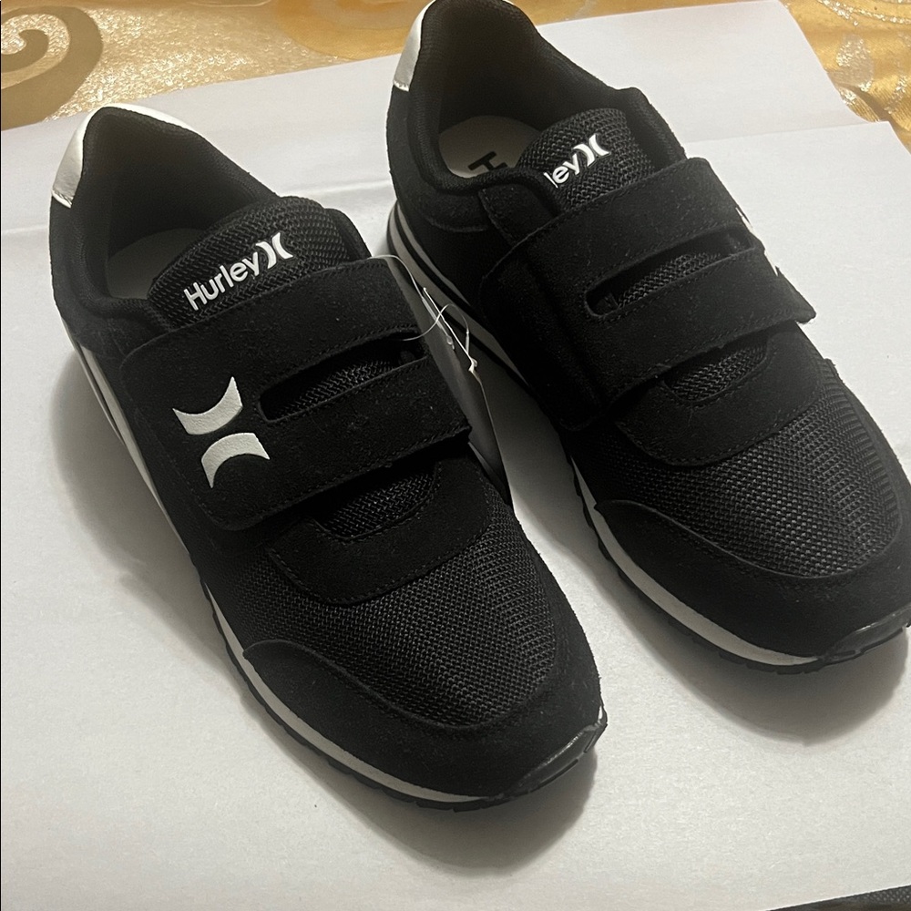 NWT Hurley KIDS Knox Walking Sneakers (Youth size 6)
